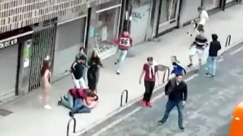 Multitudinaria pelea en Getxo.