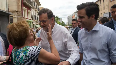El Presidente en funciones Mariano Rajoy junto a Javier Esperza y miembros de la coalición UPN-PP visitan Tudela. PABLO LASAOSA 05