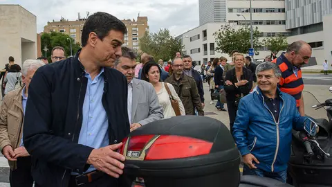 El lider del PSOE, Pedro Sánchez, durante un acto de campaña en el complejo hospitalario de NavarraPABLO LASAOSA 04