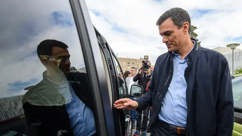 El lider del PSOE, Pedro Sánchez, durante un acto de campaña en el complejo hospitalario de NavarraPABLO LASAOSA 05