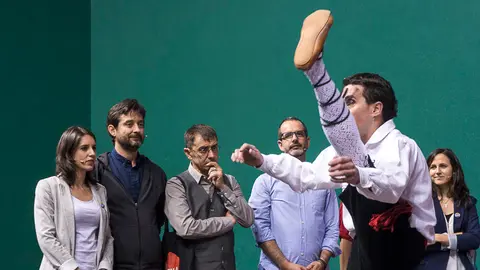 Juan Carlos Monedero durante un acto de campaña de Podemos en Pamplona.