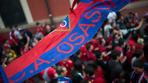 La afición de Osasuna celebra el ascenso a Primera División. PABLO LASAOSA 25