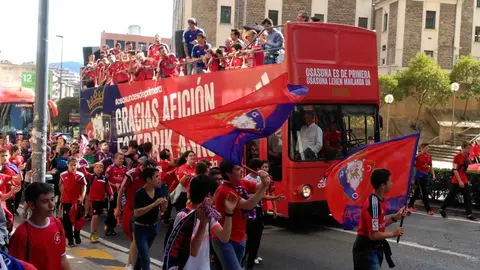 El autobús de Osasuna, por la Avda de Zaragoza (1)