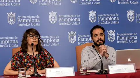 Maider Beloki, concejala de Cultura, presenta el programa de San Fermín 2016 acompañada de Edmundo Irujo, director artístico de la empresa que lo ha diseñado. IÑIGO ALZUGARA (3)