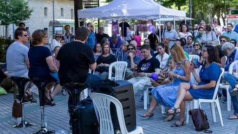 Acto electoral de Unidos Podemos con los candidatos Sofía Perez y Eduardo Santos y el eurodiputado Miguel Urban (11). IÑIGO ALZUGARAY