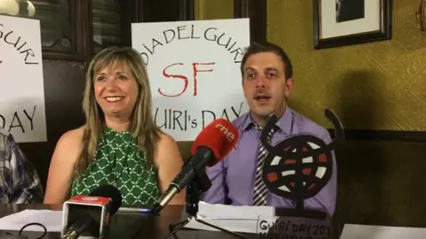 Jota en inglés en la presentación del Guiri's Day de Sanfermines.