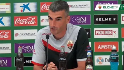 Vicente Parra entrena al Elche Ilicitano.