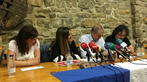 Presentación de premio 'Festa' por la peña Los de Bronce. NR