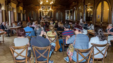 Presentación del libro _Pamplona concreta_ del fotoperiodista pamplonés Fernando Múgica, fallecido el pasado mes de mayo (4). IÑIGO ALZUGARAY