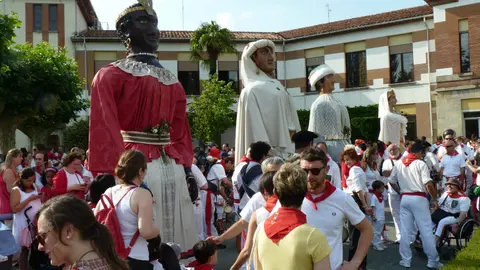 Visita de los Gigantes a la residencia de la Meca.