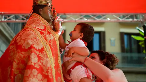 Ofrenda infantil a San Fermín. PABLO LASAOSA 12