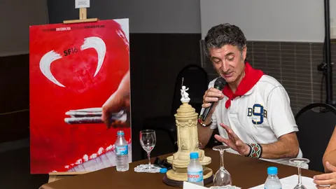 Patxi Úriz recibe el premio Hotel Maisonave (1). IÑIGO ALZUGARAY