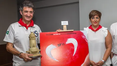 Patxi Úriz recibe el premio Hotel Maisonave (6). IÑIGO ALZUGARAY