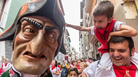 Comparsa de Gigantes y Cabezudos (5). IÑIGO ALZUGARAY