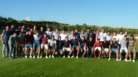 Jugadores, técnicos y directivos en Tajonar.