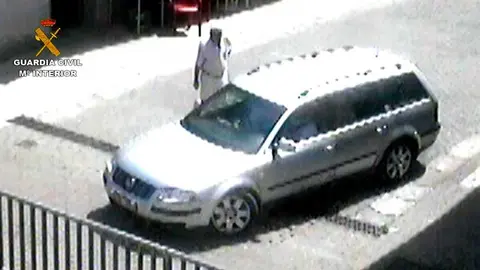 Los ladrones del método del abrazo roban la cadena del cuello a un hombre en Castejón. GC