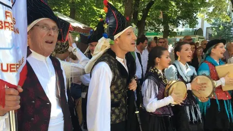 Actuación del grupo de folk 'Celemín' en el día de Santiago. NR