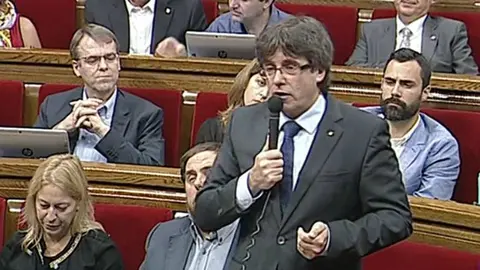Carles Piugdemont durante el debate en el Parlament de Cataluña