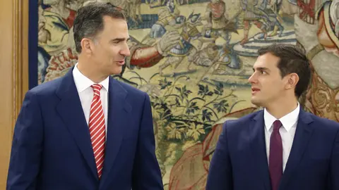 GRA019. MADRID, 28/07/2016.- El Rey ha recibido esta mañana en el Palacio de la Zarzuela al presidente de Ciudadanos, Albert Rivera, en la tercera jornada de su nueva ronda de consultas con representantes de las fuerzas parlamentarias para proponer un candidato a la Presidencia del Gobierno, que hoy concluye con el jefe del Ejecutivo en funciones, Mariano Rajoy. EFE/Ángel Díaz ***POOL***