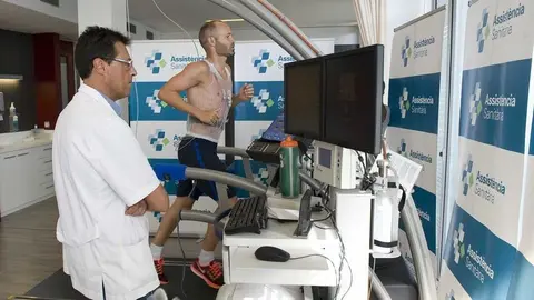 Andrés Iniesta, en un momento de la revisión médica previa al inicio de la pretemporada.