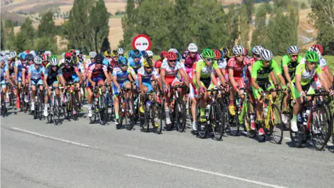 Primera etapa de la Vuelca Ciclista a Pamplona. CLUB CICLISTA ERMITAGAÑA