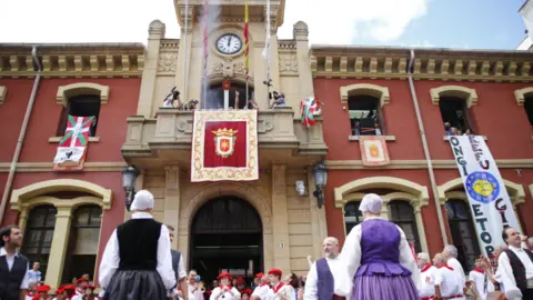 Chupinazo de fiestas de Estella. ÍÑIGO ALZUGARAY