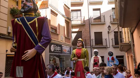 Salida de la Comparsa de Gigantes y Cabezudos de Estella (36). IÑIGO ALZUGARAY