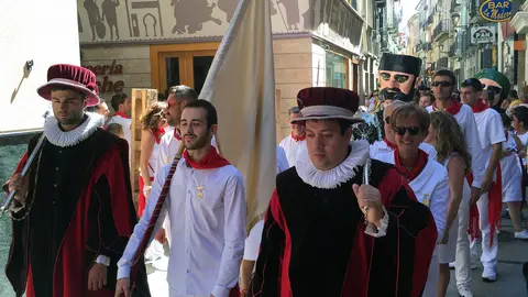 Alegría y devoción festiva en la procesión celebrada en Estella (46)