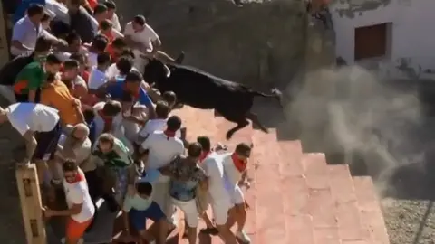 Un momento de la cogida en Argudas ISIDRO ESPADA 