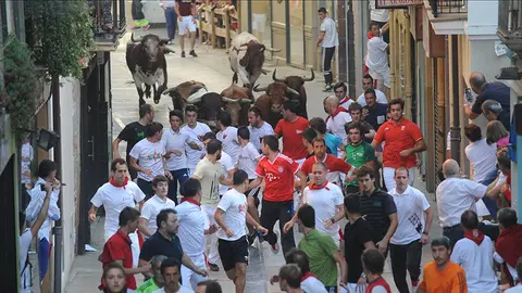 Último encierro con novillos en Estella. MIGUEL OSÉS(5)