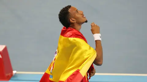 El cubano nacionalizado español Orlando Ortega celebra su medalla de plata de los 110 metros vallas  EFE ANTONIO LACERDA