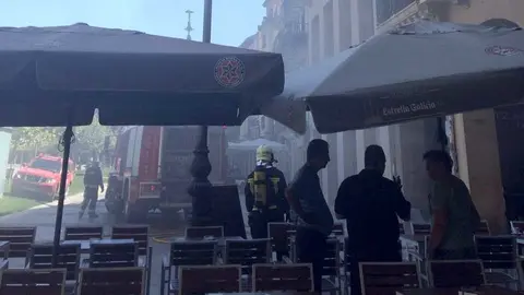 El incendio se ha iniciado en la cocina del restaurante Leitzaran de la Plaza del Castillo de Pamplona (1)