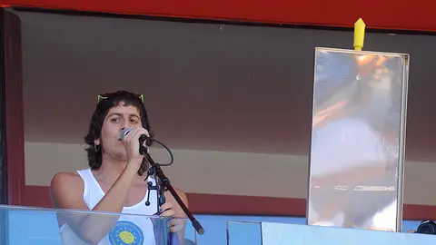 Comienzo de las fiestas de Noáin con el chupinazo desde el balcón del Ayuntamiento (11)