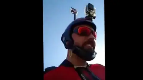 Captura del vídeo transmitido por Facebook