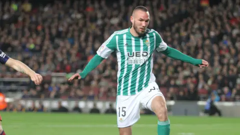 El jugador francés llega cedido del Real Betis. Lfp.