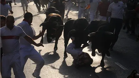 Primer encierro de novillos de Peralta con la ganadería de Sobral. MIGUEL OSÉS (7)