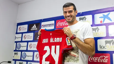 Presentación de Javi Álamo en las instalaciones de Tajonar como nuevo jugador de Osasuna (19). IÑIGO ALZUGARAY