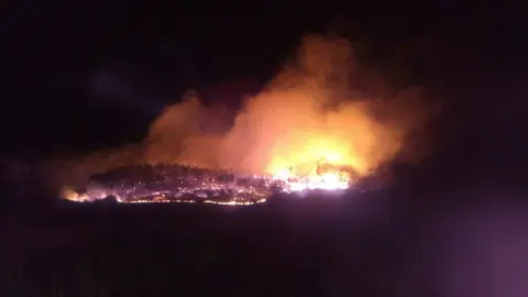 El incendio captado en una imagen colgada en la red social Twitter. @liedenavilla