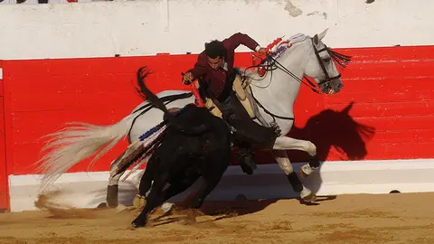 Rejoneo con novillos en Peralta para Mario Perez Langa y Sergio Dominguez. MIGUEL OSÉS (22)