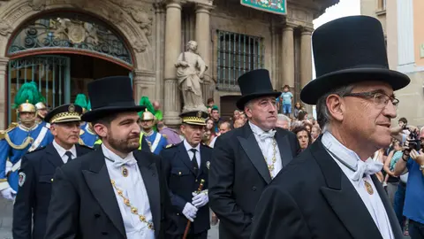 Desfile de la Corporación Municipal, Comparsa de Gigantes y Cabezudos, gaiteros, txistularis y danzaris con motivo del día del Privilegio de la Unión de Pamplona. IÑIGO ALZU (11)