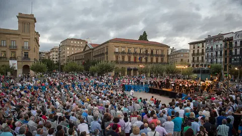 La Pamplonesa ofrece un concierto en la Plaza del Castillo con motivo del Privilegio de la unión. PABLO LASAOSA01