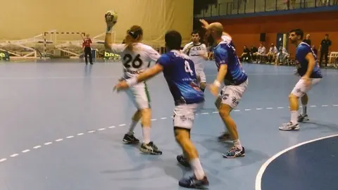 Oswaldo y Balenciaga en acción en Benidorm. Foto twitter Bm Benidorm.