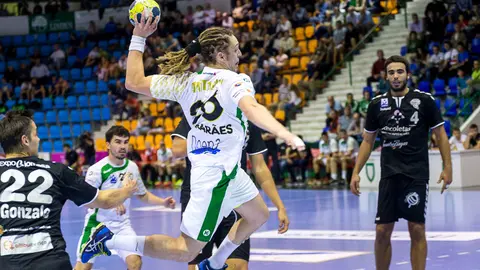 Partido entre Helvetia Anaitasuna y Atlético Valladolid correspondiente a la segunda jornada de la Liga Asobal (4). IÑIGO ALZUGARAY