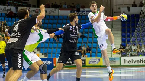 Partido entre Helvetia Anaitasuna y Atlético Valladolid correspondiente a la segunda jornada de la Liga Asobal (27). IÑIGO ALZUGARAY