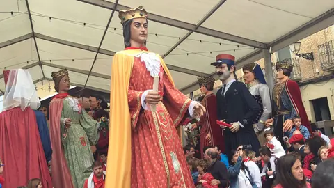 Gigantada en Olite con 15 comparsas y más de 50 gigantes