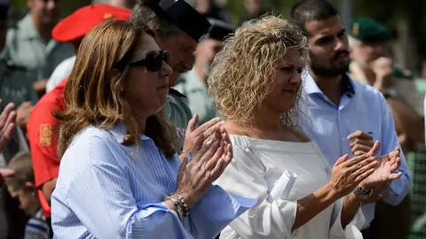 Ofrenda floral con la que se ha recordado al guardia civil Juan Carlos Beiro Montes, al cumplirse el decimocuarto aniversario de su asesinato por ETA. PABLO LASAOSA