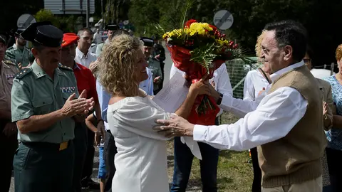 Ofrenda floral con la que se ha recordado al guardia civil Juan Carlos Beiro Montes, al cumplirse el decimocuarto aniversario de su asesinato por ETA. PABLO LASAOSA