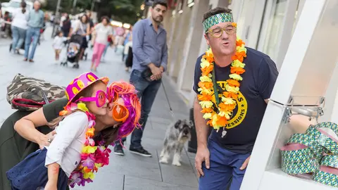 Celebración de la séptima edición de Ensanche La Nuit, una iniciativa para promocionar la actividad comercial del centro de Pamplona (2). IÑIGO ALZUGARAY