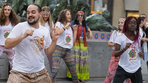 Celebración de la séptima edición de Ensanche La Nuit, una iniciativa para promocionar la actividad comercial del centro de Pamplona (21). IÑIGO ALZUGARAY
