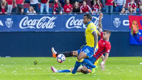 Partido entre Osasuna y Las Palmas (2-2) correspondiente a la Liga Santander disputado en el estadio de El Sadar (34). IÑIGO ALZUGARAY